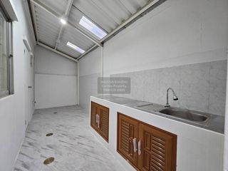 Casa adosada en venta de 3 habitaciones en Phra Samut Chedi, Samut Prakan