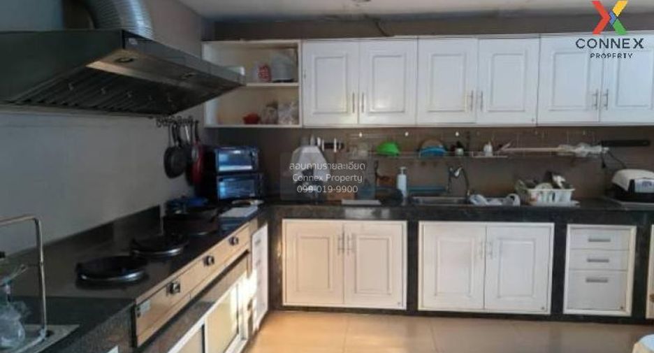 For sale 4 bedrooms house in Mueang Nonthaburi, Nonthaburi