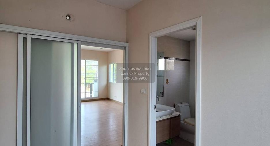 For sale 4 bedrooms house in Krathum Baen, Samut Sakhon