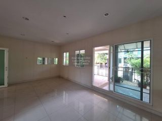For sale 4 bedrooms house in Krathum Baen, Samut Sakhon