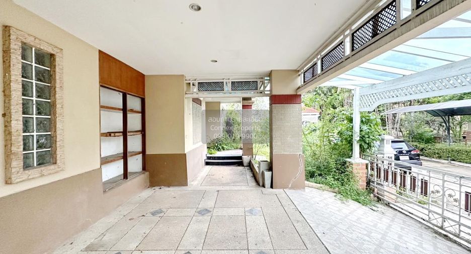 For sale 4 bedrooms house in Krathum Baen, Samut Sakhon