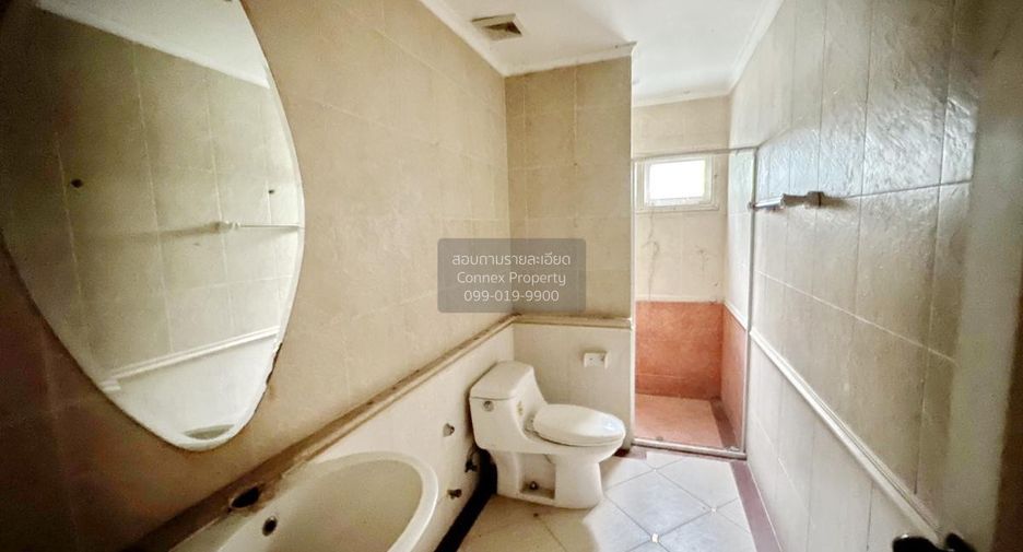 For sale 4 bedrooms house in Krathum Baen, Samut Sakhon