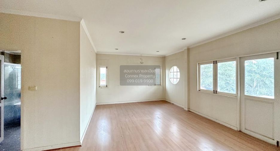 For sale 4 bedrooms house in Krathum Baen, Samut Sakhon