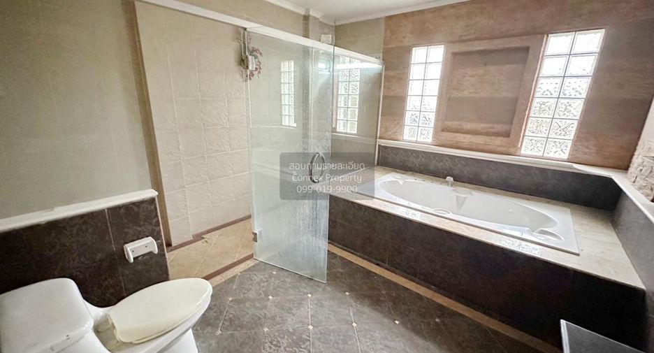 For sale 4 bedrooms house in Krathum Baen, Samut Sakhon
