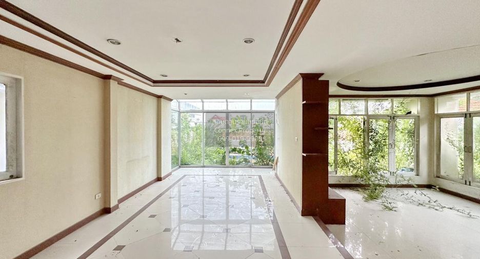 For sale 4 bedrooms house in Krathum Baen, Samut Sakhon