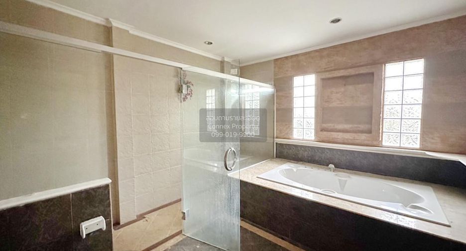 For sale 4 bedrooms house in Krathum Baen, Samut Sakhon