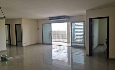 À vendre 3 chambres condo à Yan Nawa, Bangkok
