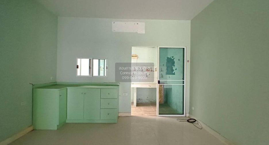 Casa adosada en venta de 3 habitaciones en Min Buri, Bangkok
