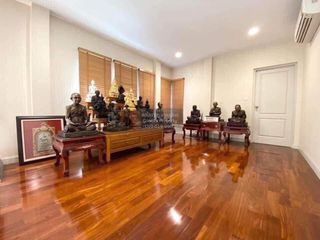 For sale 4 bedrooms house in Mueang Nonthaburi, Nonthaburi
