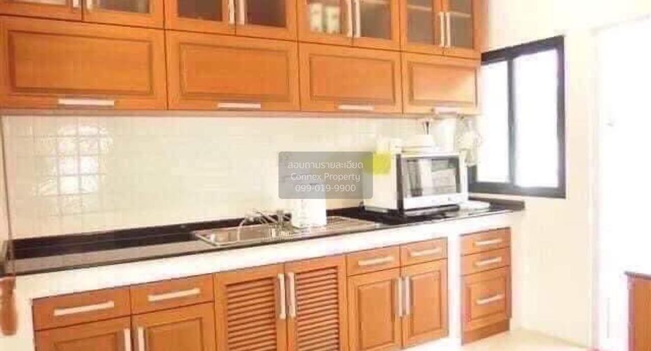 For sale 4 bedrooms house in Mueang Nonthaburi, Nonthaburi