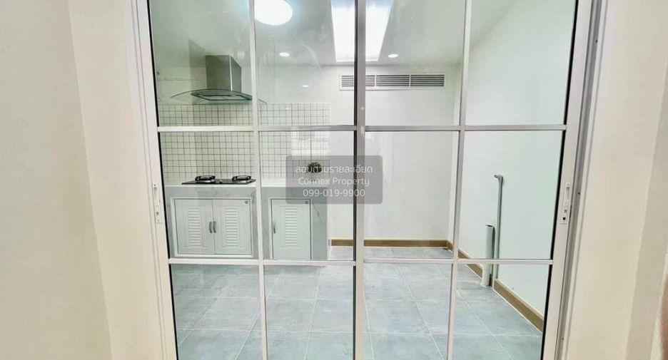 For sale 2 bedrooms townhouse in Khlong Sam Wa, Bangkok