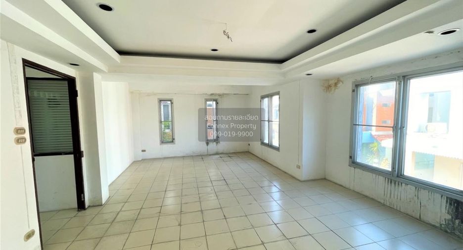 Casa adosada en venta de 6 habitaciones en Bang Kapi, Bangkok