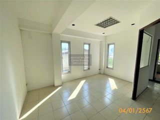 Casa adosada en venta de 6 habitaciones en Bang Kapi, Bangkok