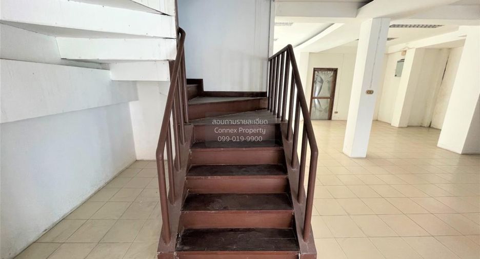 Casa adosada en venta de 6 habitaciones en Bang Kapi, Bangkok