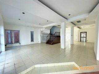Casa adosada en venta de 6 habitaciones en Bang Kapi, Bangkok