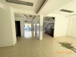 Casa adosada en venta de 6 habitaciones en Bang Kapi, Bangkok