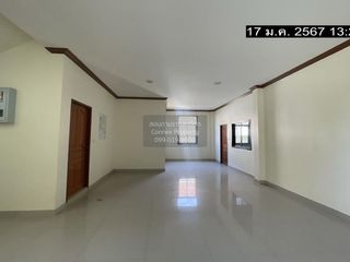 For sale 3 bedrooms townhouse in Mueang Samut Sakhon, Samut Sakhon