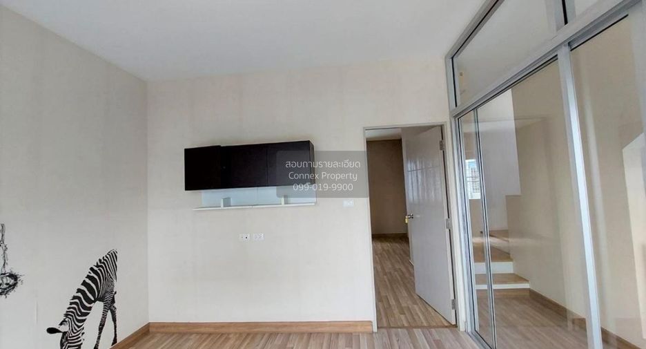 For sale 4 bedrooms townhouse in Mueang Nonthaburi, Nonthaburi
