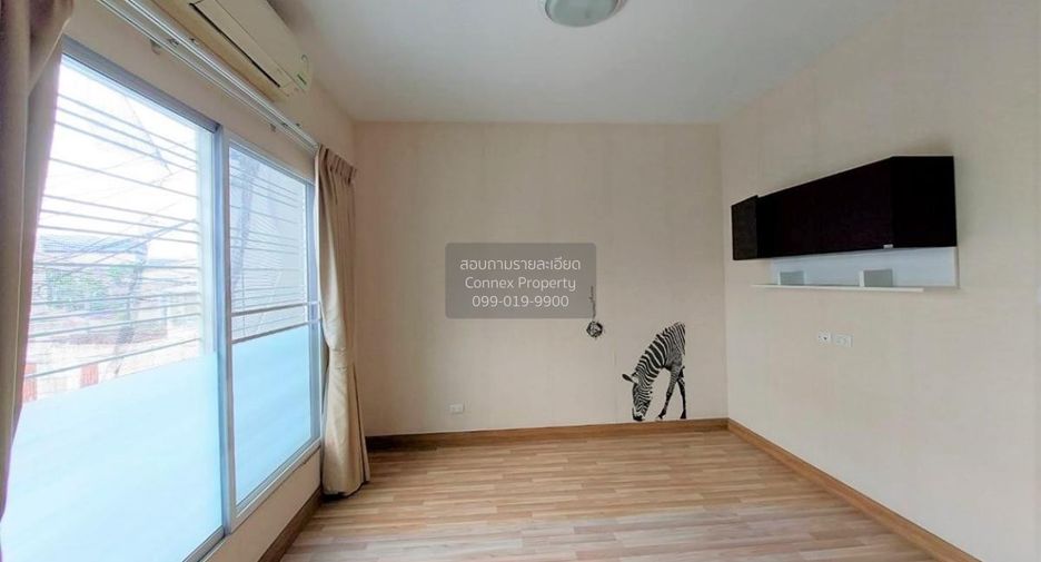 For sale 4 bedrooms townhouse in Mueang Nonthaburi, Nonthaburi