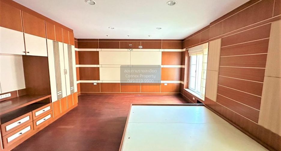 Haus zum Kauf mit 8 Zimmer in Bang Khae, Bangkok
