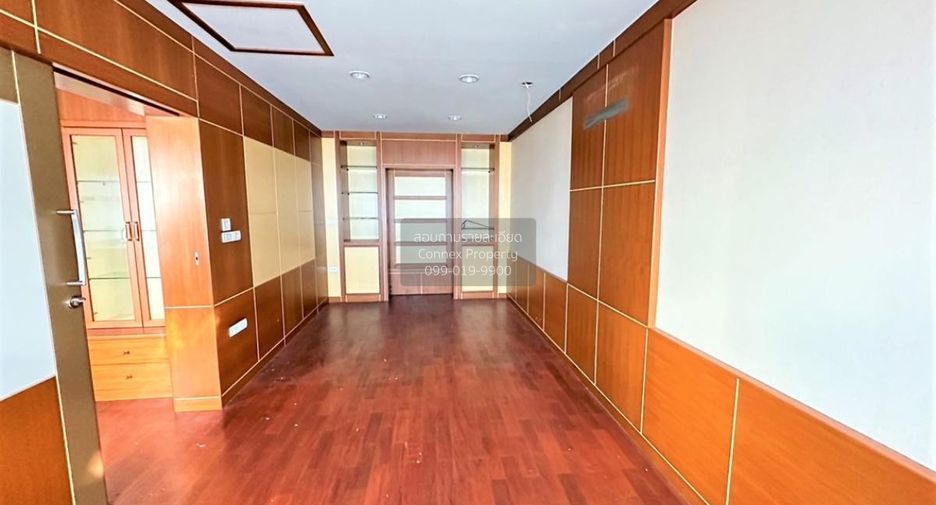 Haus zum Kauf mit 8 Zimmer in Bang Khae, Bangkok