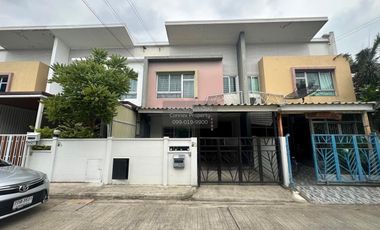 出售 3 卧室 联排别墅 在 Khlong Sam Wa, 曼谷