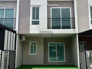For sale 4 bedrooms townhouse in Sam Phran, Nakhon Pathom