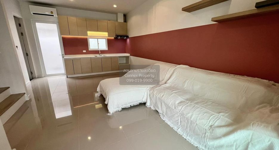 For sale 4 bedrooms townhouse in Sam Phran, Nakhon Pathom