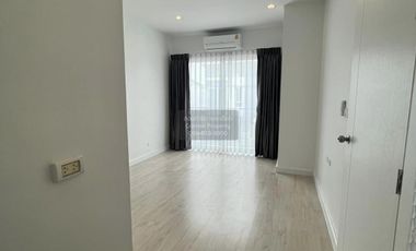 For sale 4 bedrooms townhouse in Sam Phran, Nakhon Pathom