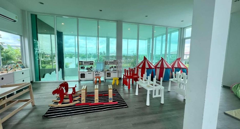 For sale 4 bedrooms townhouse in Sam Phran, Nakhon Pathom