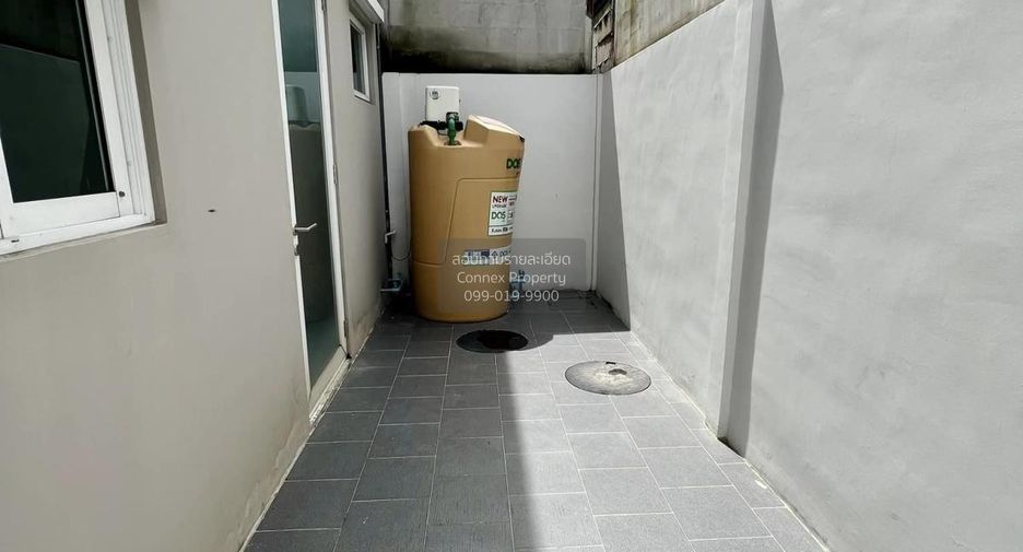 For sale 4 bedrooms townhouse in Sam Phran, Nakhon Pathom