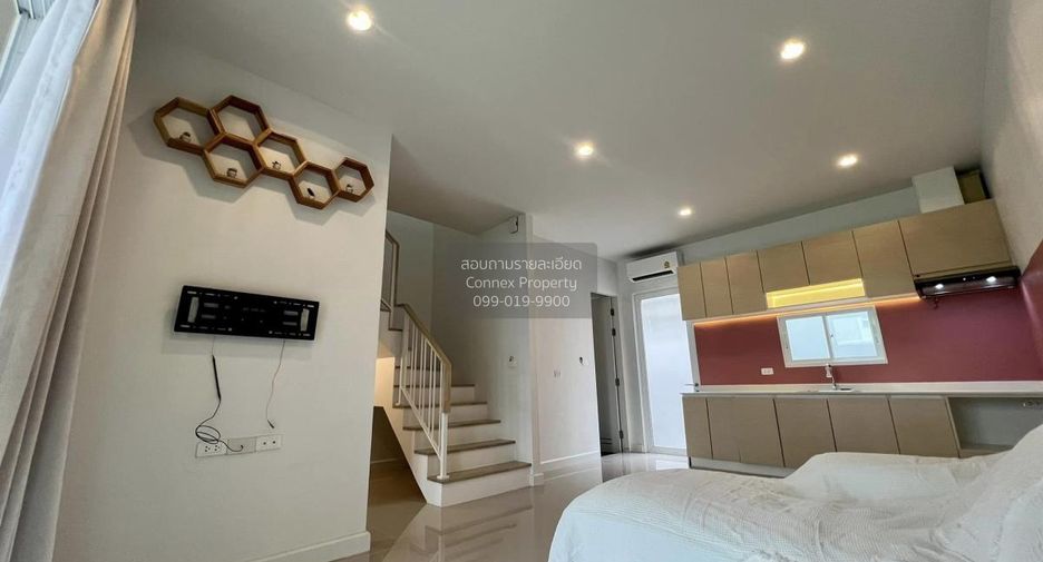 For sale 4 bedrooms townhouse in Sam Phran, Nakhon Pathom