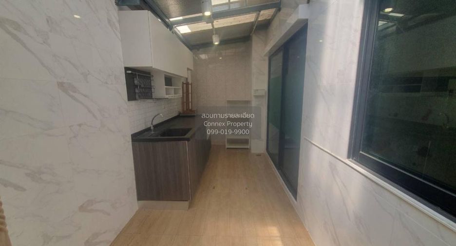 For sale 4 bedrooms townhouse in Chom Thong, Bangkok