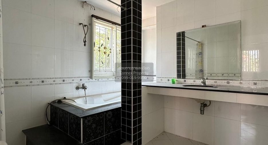 Casa adosada en venta de 4 habitaciones en Mueang Samut Sakhon, Samut Sakhon