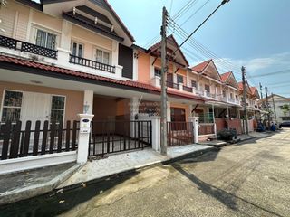 Casa adosada en venta de 4 habitaciones en Mueang Samut Sakhon, Samut Sakhon
