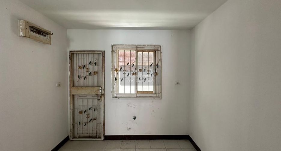 Casa adosada en venta de 4 habitaciones en Mueang Samut Sakhon, Samut Sakhon