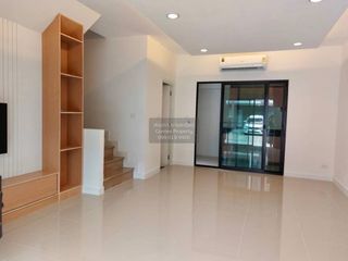 Casa adosada en venta de 3 habitaciones en Nong Khaem, Bangkok