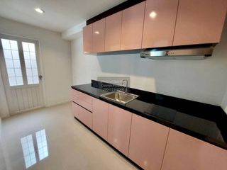 Casa adosada en venta de 3 habitaciones en Nong Khaem, Bangkok
