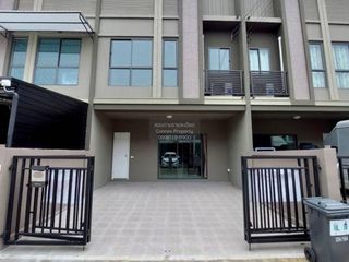 Casa adosada en venta de 3 habitaciones en Nong Khaem, Bangkok