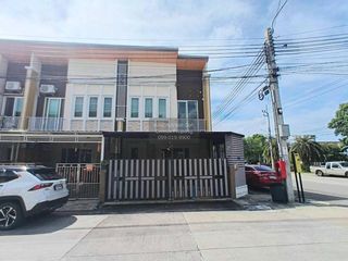 Casa adosada en venta de 4 habitaciones en Nong Khaem, Bangkok