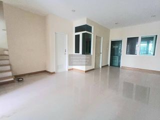 Casa adosada en venta de 4 habitaciones en Nong Khaem, Bangkok