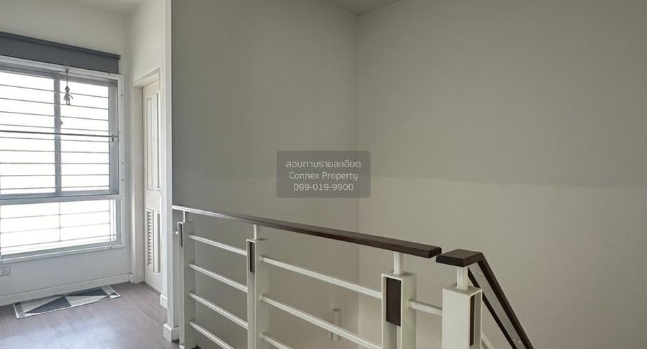 Casa adosada en venta de 3 habitaciones en Khlong Luang, Pathum Thani