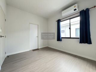 À vendre 3 chambres maison de ville à Krathum Baen, Samut Sakhon