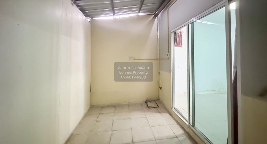 Casa adosada en venta de 3 habitaciones en Lam Luk Ka, Pathum Thani