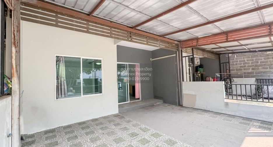 Casa adosada en venta de 3 habitaciones en Lam Luk Ka, Pathum Thani