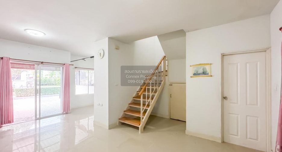 Casa adosada en venta de 3 habitaciones en Lam Luk Ka, Pathum Thani