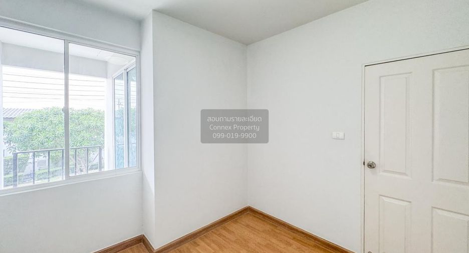 Casa adosada en venta de 3 habitaciones en Lam Luk Ka, Pathum Thani