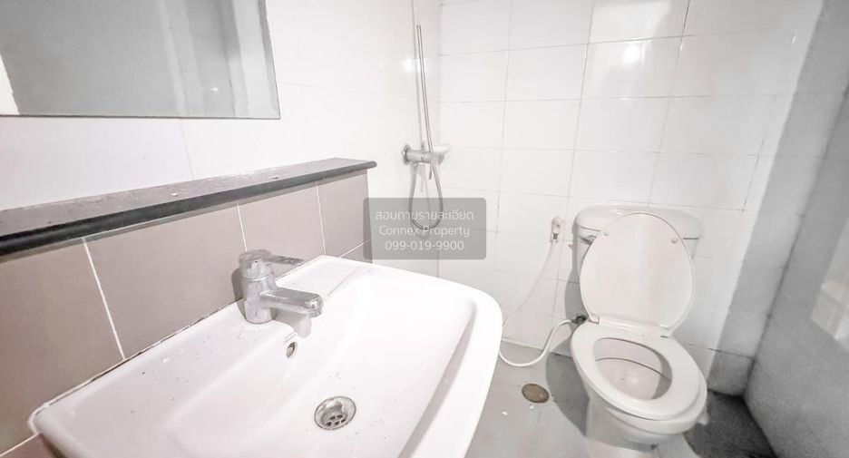 Casa adosada en venta de 3 habitaciones en Lam Luk Ka, Pathum Thani