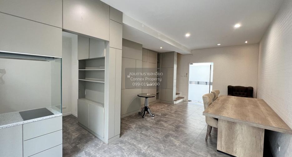 For sale 3 bedrooms townhouse in Mueang Nonthaburi, Nonthaburi