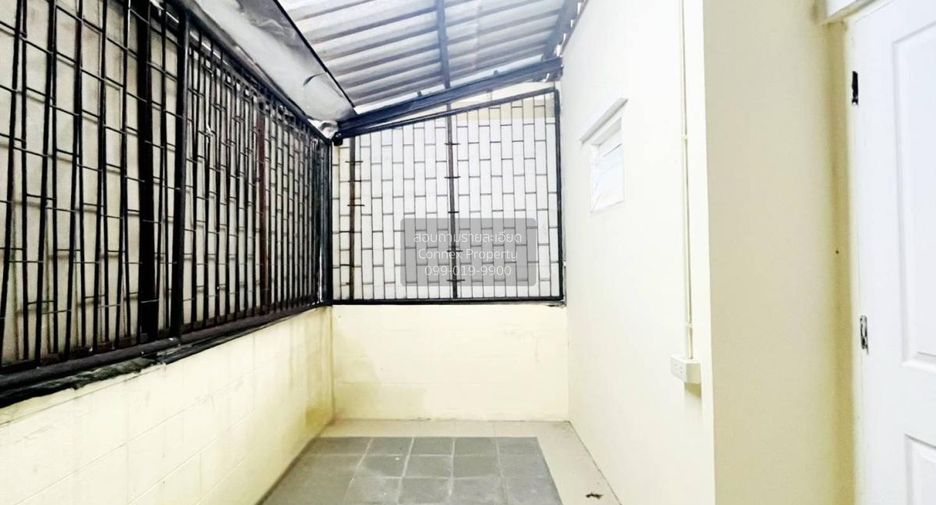 For sale 2 bedrooms townhouse in Mueang Samut Sakhon, Samut Sakhon